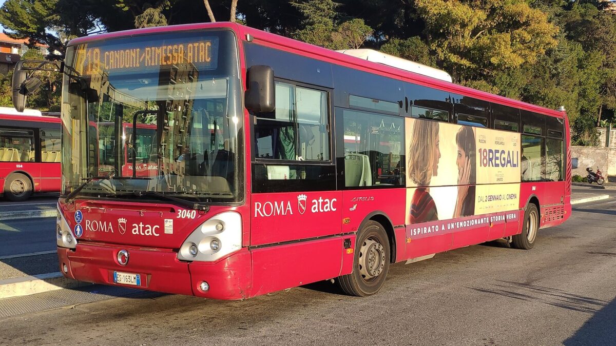 Autobus dell'ATAC in servizio a Roma