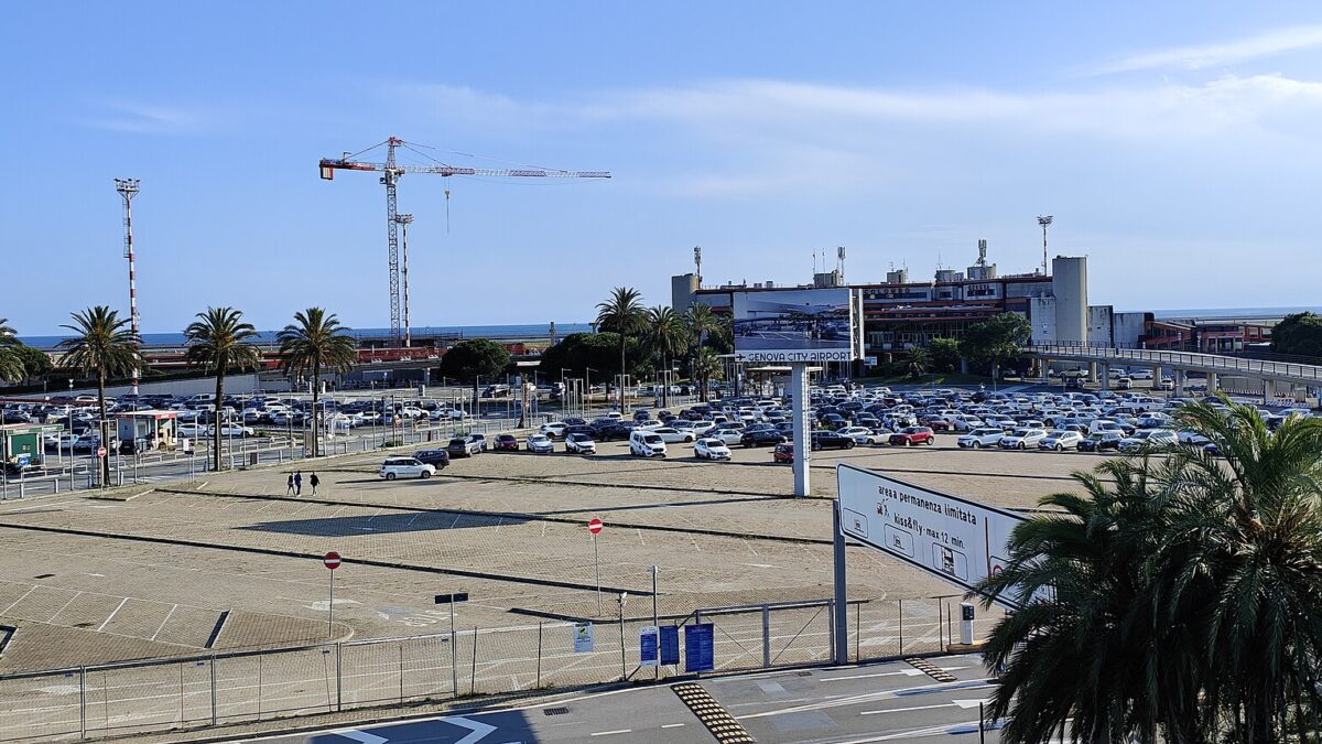 Panoramica dell'aeroporto Cristoforo Colombo di Genova