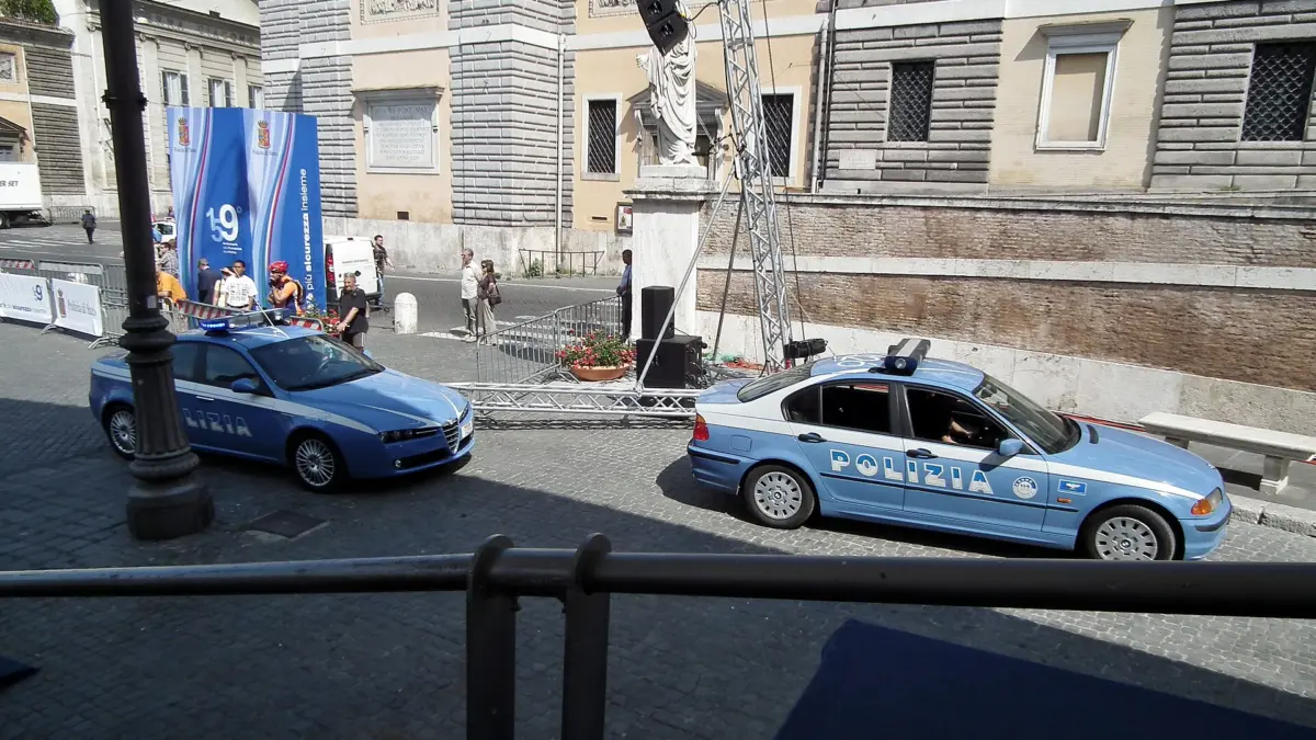 Automobili di pattuglia della Polizia di Stato