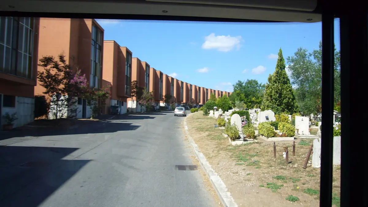 Bus del trasporto interno al Cimitero Flaminio a Primaporta