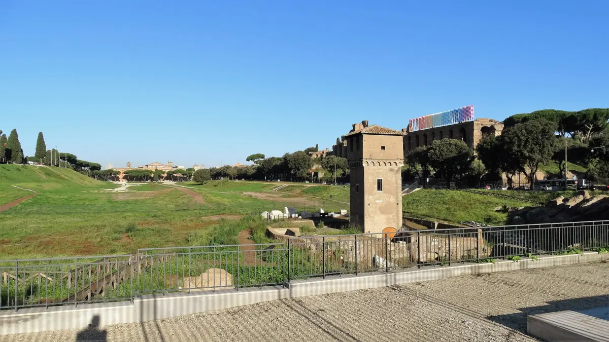Veduta del Circo Massimo con la Torre della Moletta