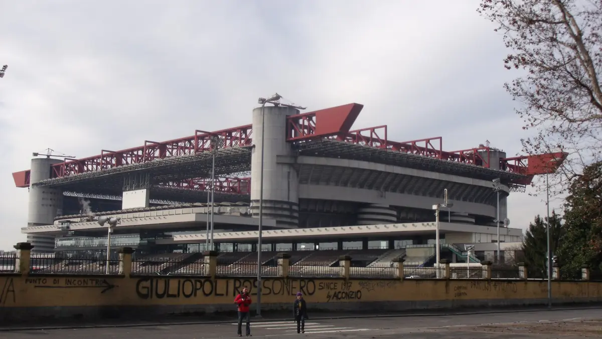 Veduta esterna dello stadio San Siro a Milano