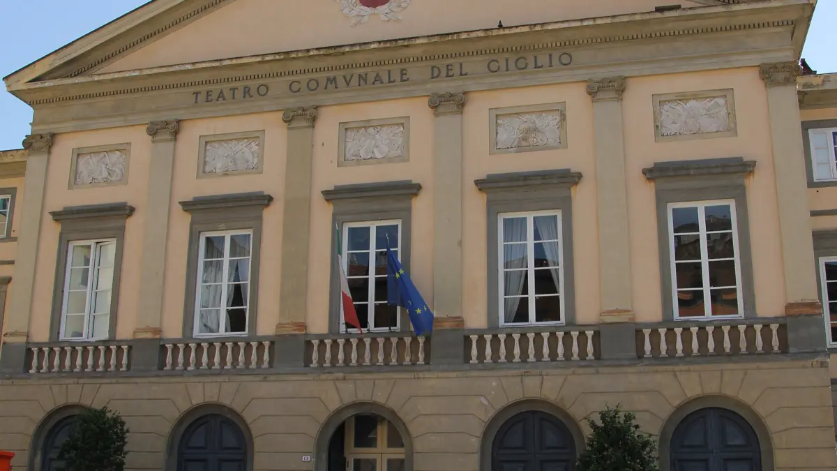 Facciata del Teatro del Giglio a Lucca