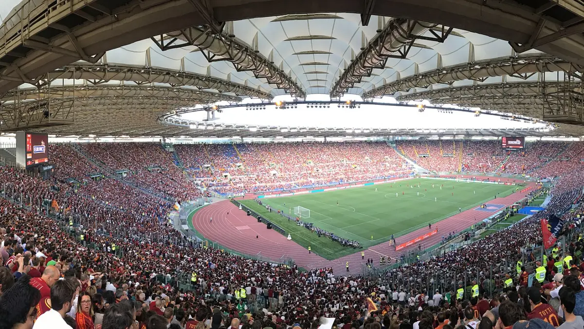 Panoramica dello Stadio Olimpico di Roma gremito di tifosi