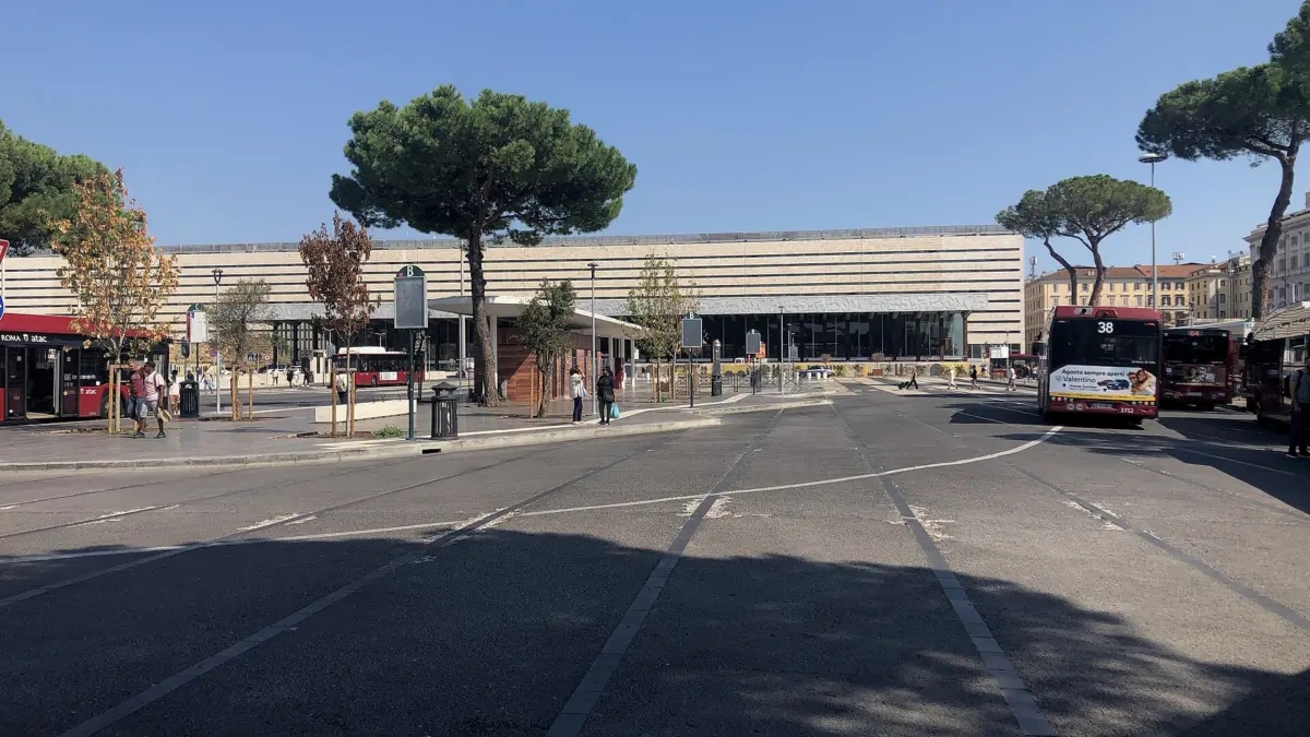 Veduta di piazza dei Cinquecento presso la stazione Termini