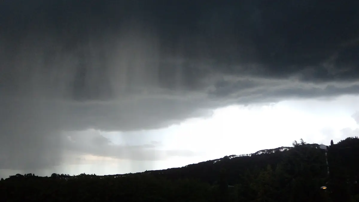 Nubi cariche di pioggia durante un temporale