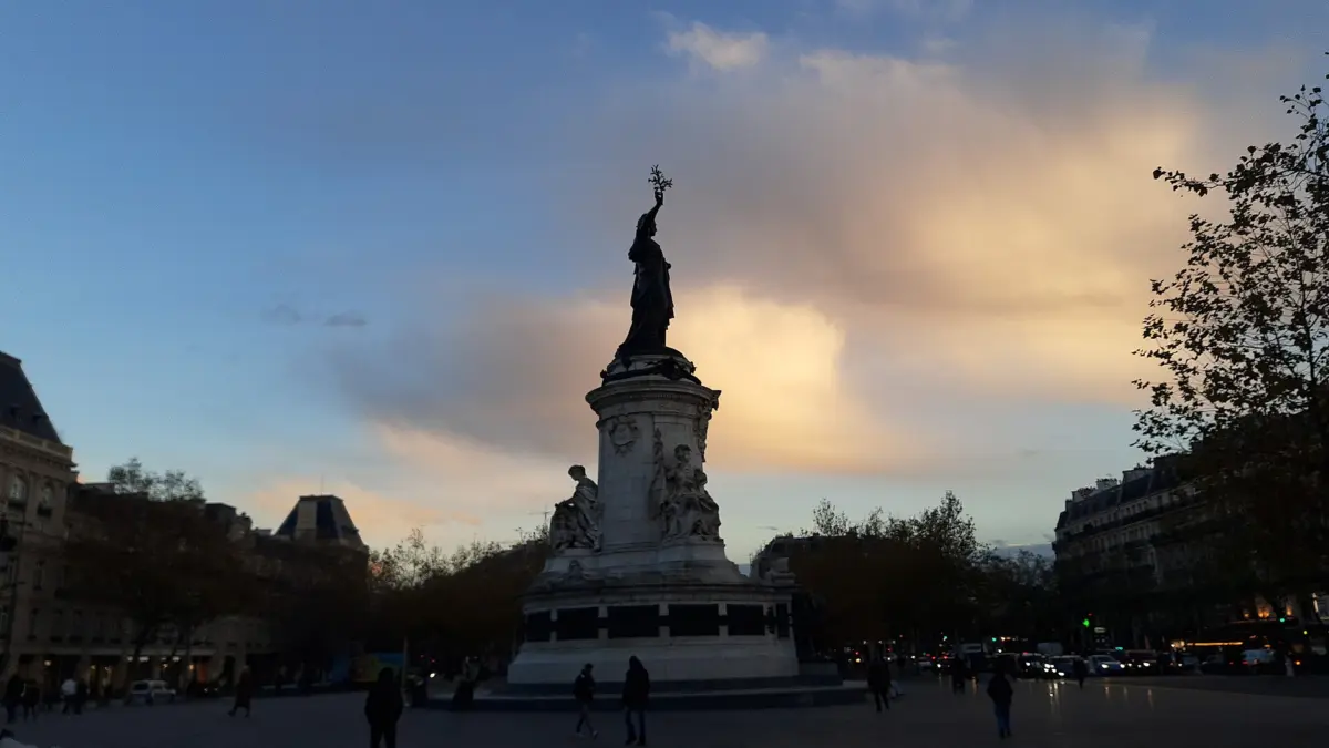 Veduta di Place de la République a Parigi