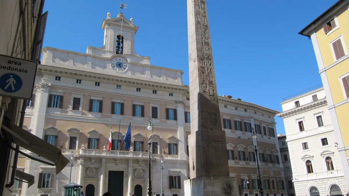 Facciata di Palazzo Montecitorio a Roma