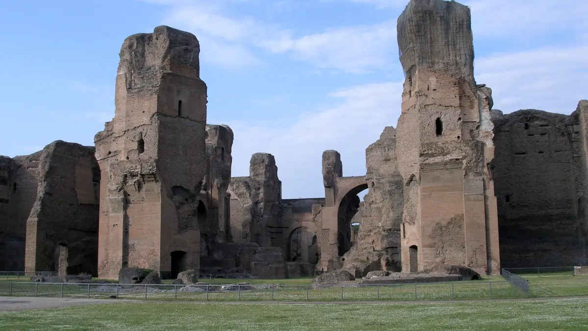 Le suggestive rovine delle Terme di Caracalla a Roma