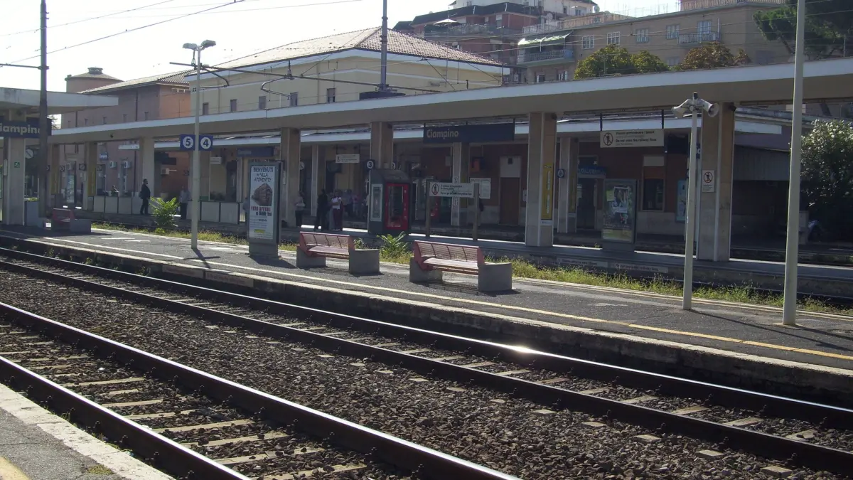 Banchina della stazione ferroviaria di Ciampino