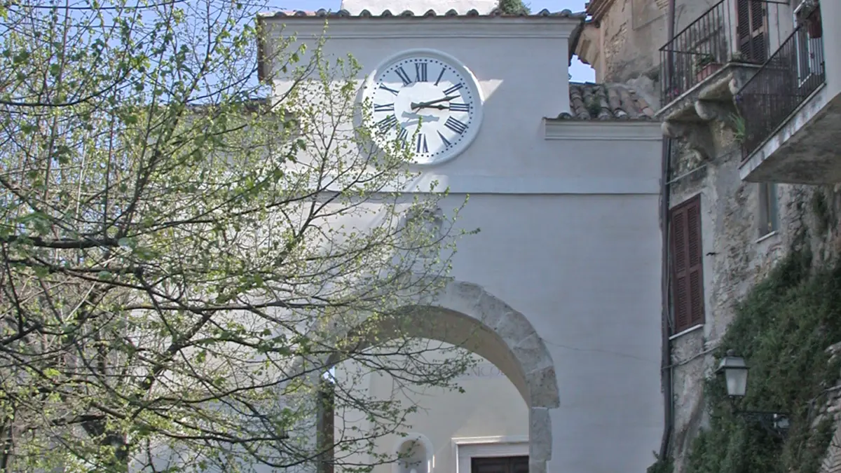 Arco di ingresso al borgo medievale di Montelibretti