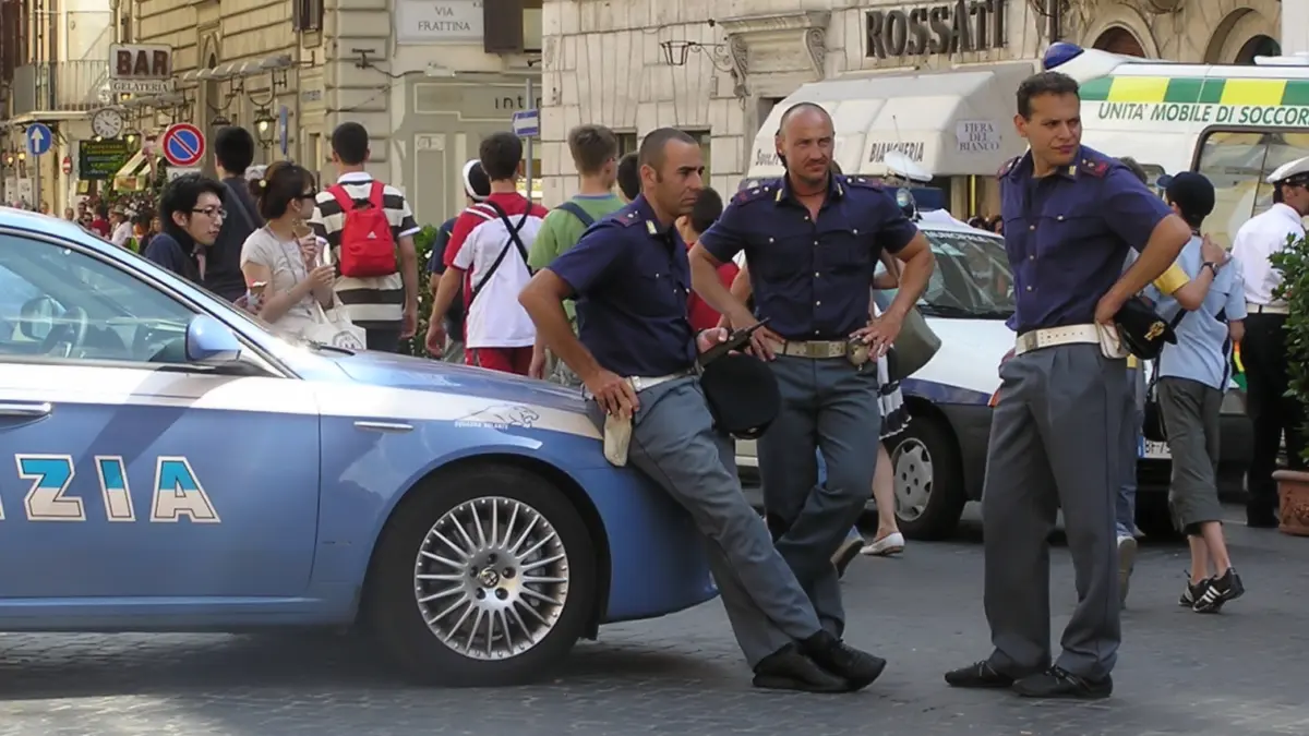 Volante della Polizia di Stato a Roma