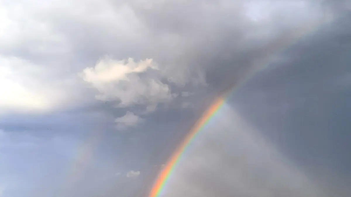 Cielo su Roma dopo un temporale con arcobaleno